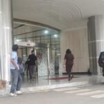 Ibrahim Arief Dijemput Paksa Kejagung, Terkait Kasus Dugaan Korupsi Laptop Chromebook Rp9,9 Triliun suasana gedung kejagung saat ibrahim tiba usai dijemput paksa rumondangdetikcom 1752567325717 169