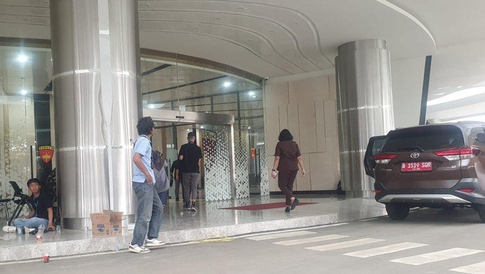 suasana gedung kejagung saat ibrahim tiba usai dijemput paksa rumondangdetikcom 1752567325717 169