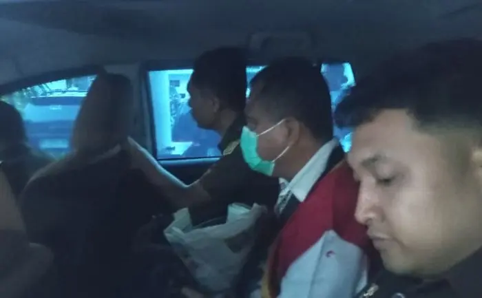 Usai Diserahkan ke Kejaksaan, Kadishub Pematangsiantar Juham Situmorang Resmi Ditahan 1 usai diserahkan ke kejaksaan kadis perhubungan julham situmorang resmi ditahan 2025 07 28 19 36 37 2699