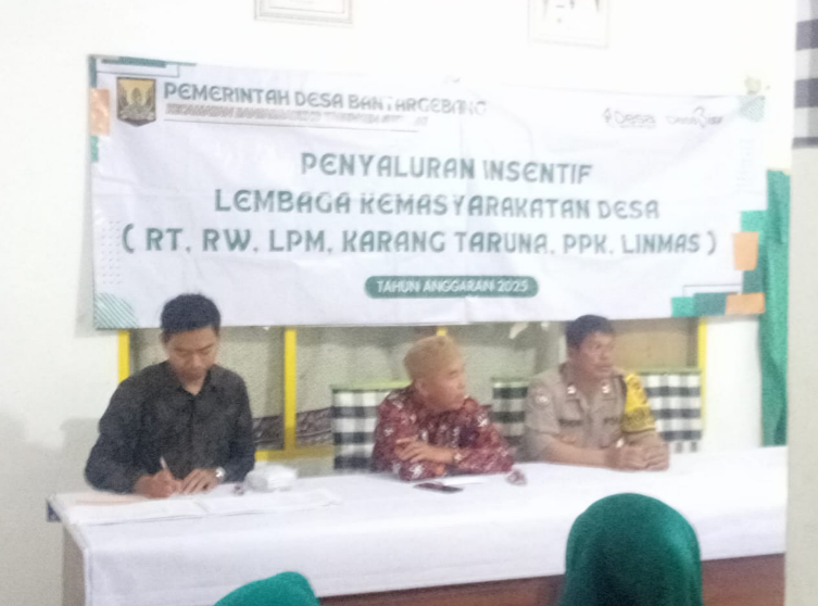 Pemdes Bantargebang Salurkan Insentif Linmas dan PKK untuk Lima Bulan 2 Screenshot 2025 08 22 101550