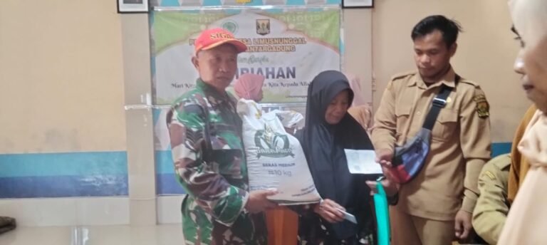 Pemdes Limusnunggal Salurkan Beras 20 Kg untuk 664 KPM, Penyaluran Berjalan Aman dan Tepat Sasaran WhatsApp Image 2025 08 04 at 11.42.31 99e820e1
