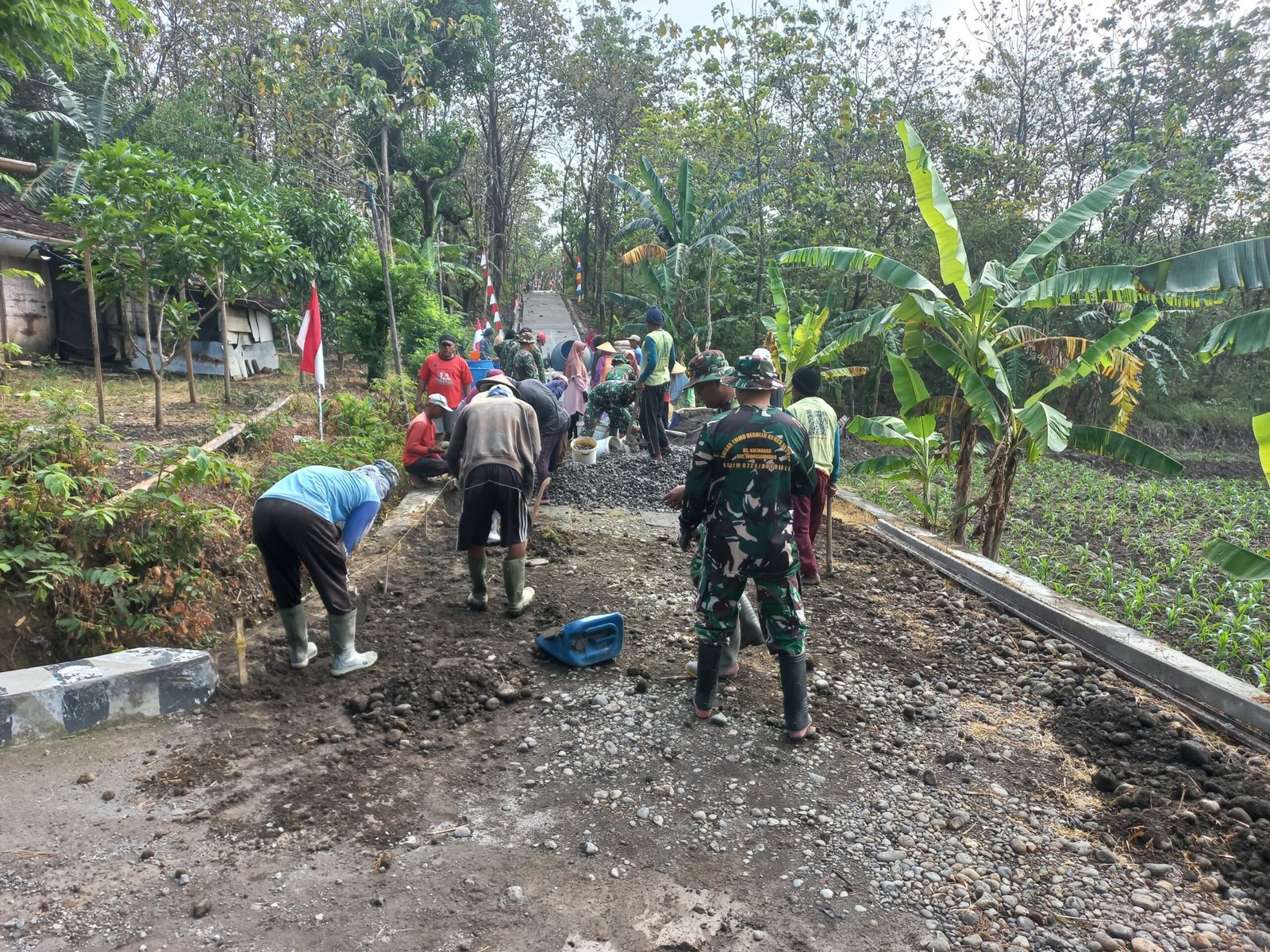TNI dan Warga Kebut Pembangunan Jalan Desa Sarimulyo, TMMD Boyolali Target Rampung Sebelum 21 Agustus. 1 WhatsApp Image 2025 08 11 at 08.35.27 870f799a scaled
