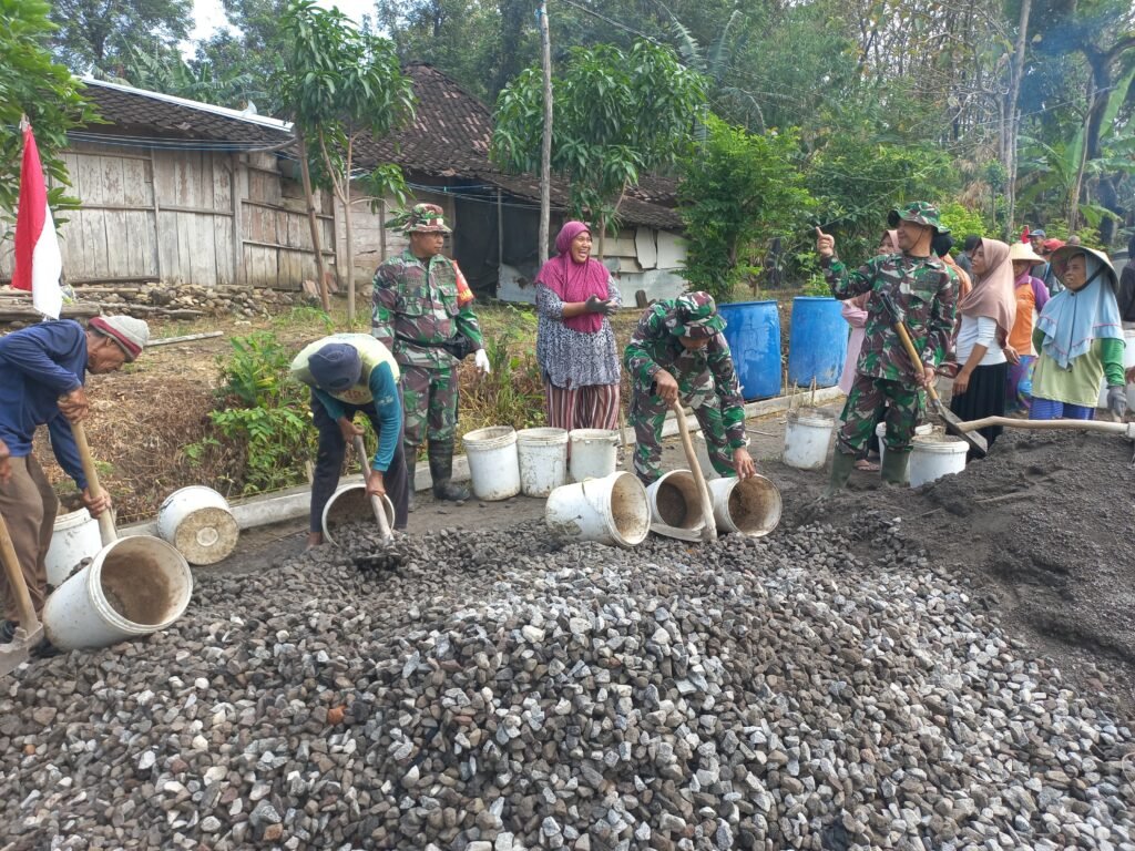 TNI dan Warga Kebut Pembangunan Jalan Desa Sarimulyo, TMMD Boyolali Target Rampung Sebelum 21 Agustus. 3 WhatsApp Image 2025 08 11 at 08.35.28 325336d3