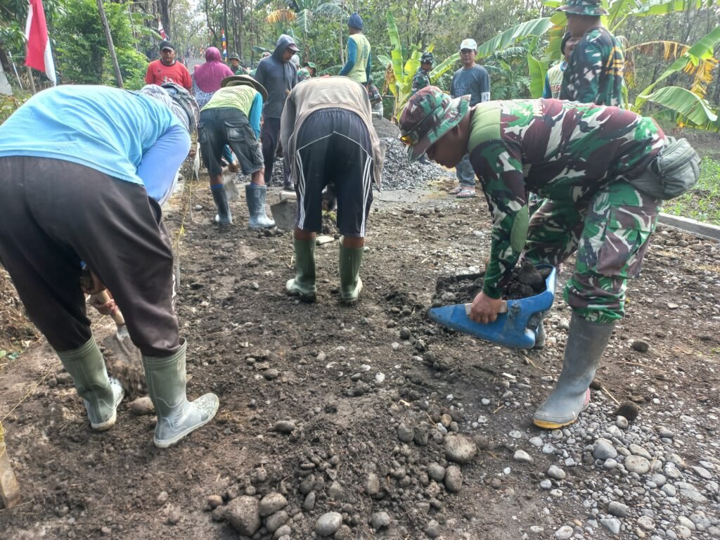 TNI dan Warga Kebut Pembangunan Jalan Desa Sarimulyo, TMMD Boyolali Target Rampung Sebelum 21 Agustus. 2 WhatsApp Image 2025 08 11 at 08.35.28 65576428
