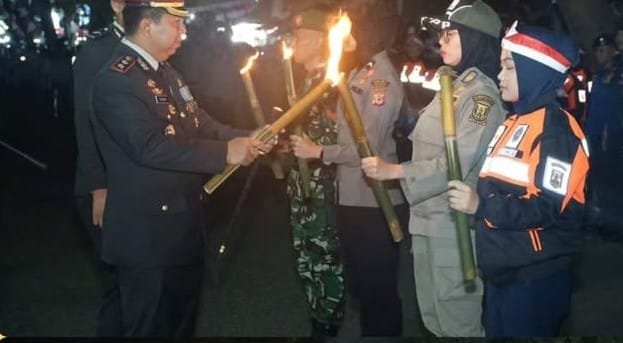 Pawai Obor Sambut HUT ke-80 RI, Sukabumi Kobarkan Semangat Patriotisme 1 WhatsApp Image 2025 08 17 at 00.32.05 919e483b