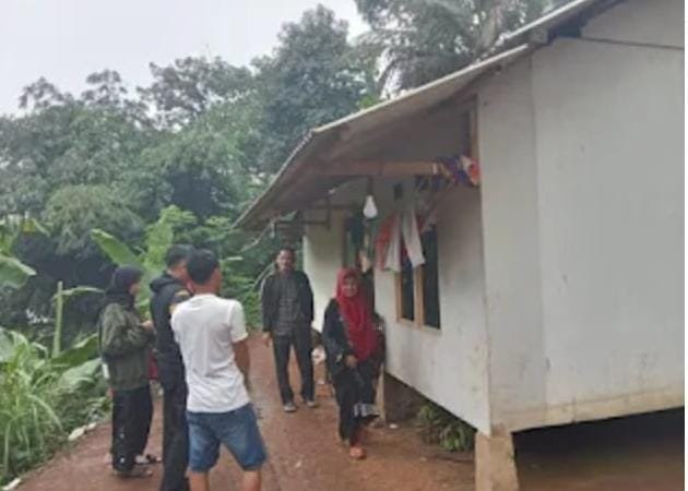 Prihatin Kasus Balita Meninggal karena Cacingan, Anggota DPRD Yudi Suryadikrama Tinjau Lokasi dan Dorong Pendataan Warga Miskin 1 WhatsApp Image 2025 08 23 at 22.43.56 b8a71647