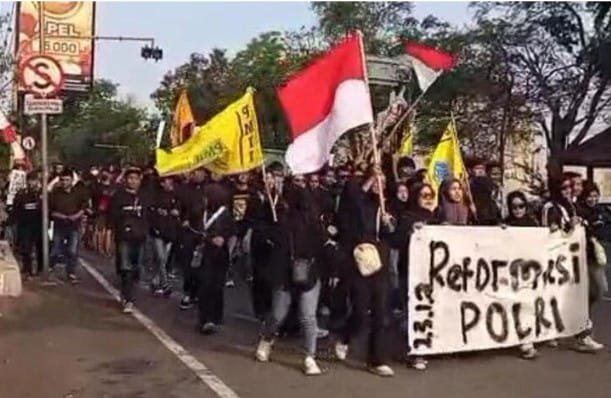 Tragedi Pejompongan Ketua PMII Nganjuk Desak Reformasi Polri Usai Tewasnya Ojek Online Saat Aksi 1 WhatsApp Image 2025 08 31 at 09.30.50 ca85534c