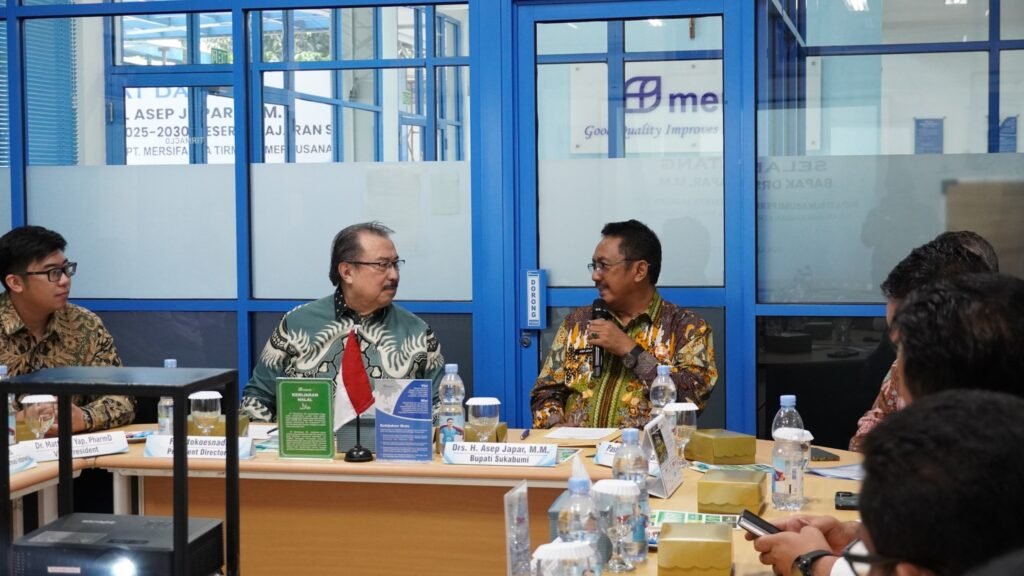 Bupati Sukabumi Kunjungi PT Mersifarma Tirmaku Mercusana, Dorong Peningkatan Dunia Usaha dan Penyerapan Tenaga Kerja 2 553678534 1195411949287308 5092310598921859519 n