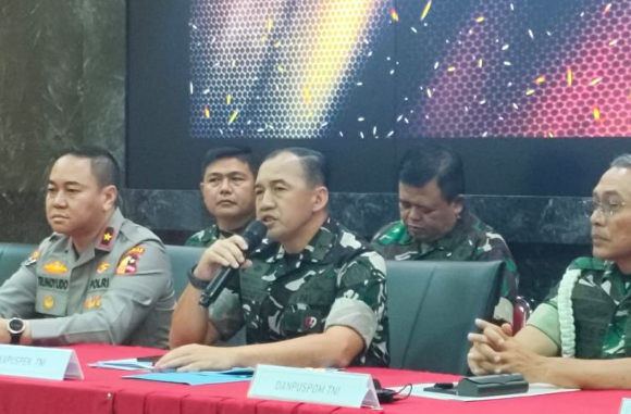 Viral! Anggota TNI Dipiting Brimob karena Disangka Pendemo, Ternyata Hanya Sedang Cari Makan 1 Screenshot 2025 09 06 075729