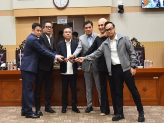 Rusdi Masse Resmi Gantikan Ahmad Sahroni sebagai Wakil Ketua Komisi III DPR RI 1 WhatsApp Image 2025 09 04 at 19.09.15 d0eecdb2