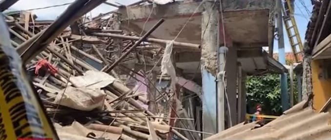 Ledakan Dahsyat Guncang Pamulang, Tiga Rumah Hancur dan Tujuh Warga Luka-Luka 2 WhatsApp Image 2025 09 12 at 13.49.07 1c8d53a5
