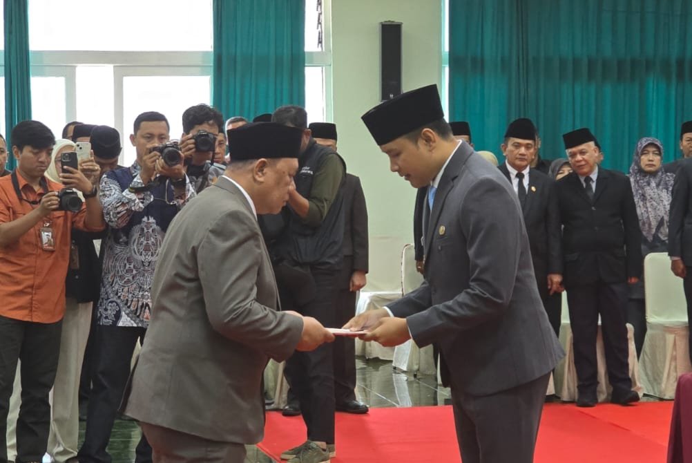 Ahmad Rifai Ashari Resmi Dikukuhkan sebagai Sekda Cianjur, 135 Kepala Sekolah dan Pejabat Lain Dilantik 1 IMG 20251030 142920