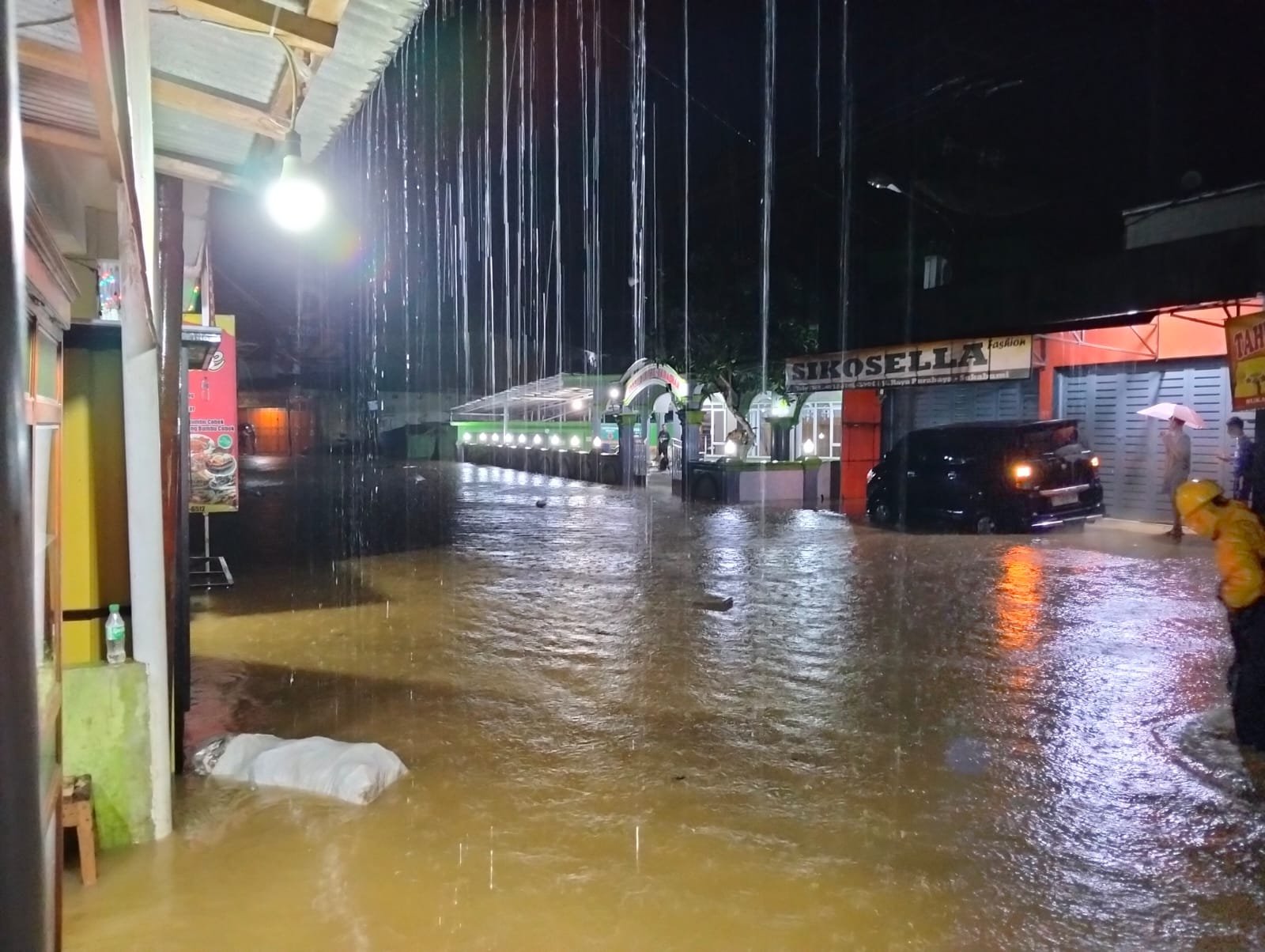 Hujan Deras Picu Banjir dan Longsor di Purabaya, Akses Jalan Sukabumi-Sagaranten Terputus 1 WhatsApp Image 2025 10 21 at 23.08.58