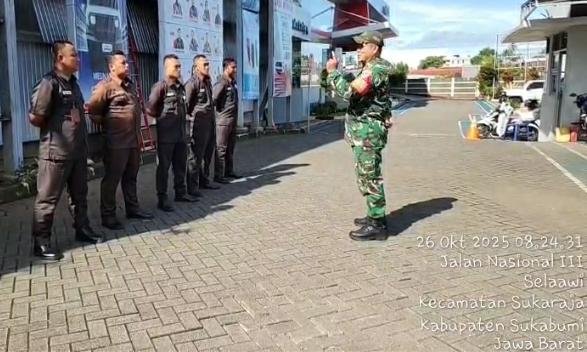 Babinsa Laksanakan Pembinaan Jaringan Teritorial kepada Petugas Keamanan Dealer Toyota Auto 2000 1 WhatsApp Image 2025 10 27 at 09.11.32