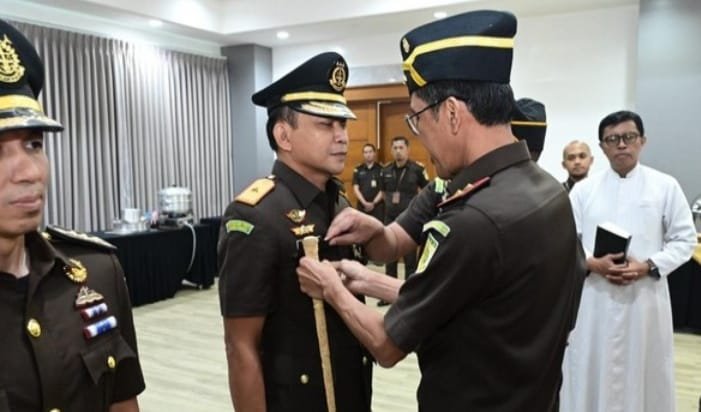 Kejati Jabar Lantik 16 Kajari dan 9 Pejabat Baru, Kajati Hermon Dekristo Tekankan Integritas dan Tanggung Jawab 1 WhatsApp Image 2025 10 29 at 13.44.21