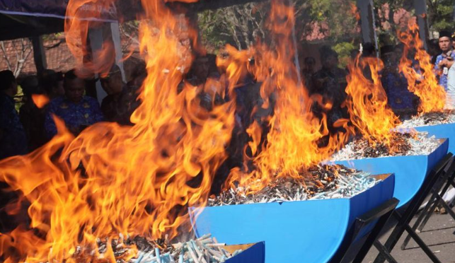 Bea Cukai Gempur Gudang Rokok Ilegal di Bandung, Nilainya Capai Miliaran Rupiah! 1 Screenshot 2025 11 10 201619