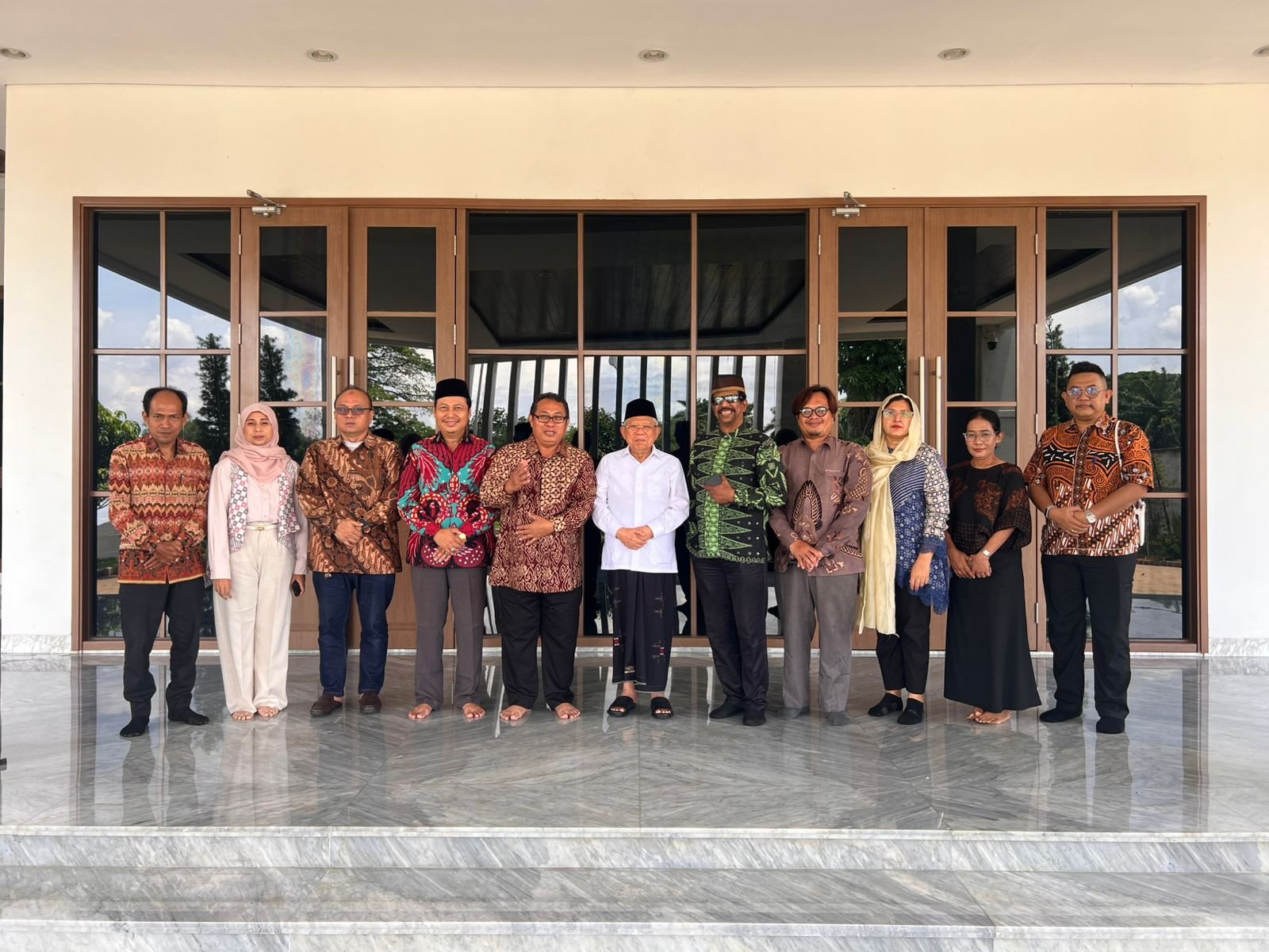 KH. Ma’ruf Amin Resmi Pimpin Dewan Penasehat SMSI, Dukung Penguatan Ekosistem Media Siber Nasional dan HPN 2026 di Banten 1 WhatsApp Image 2025 11 04 at 15.58.12 1