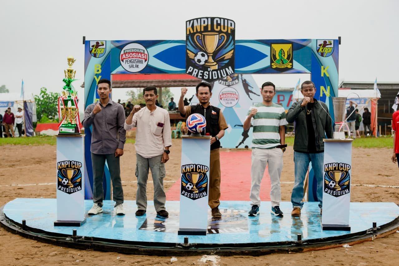 Semangat Pemuda Menggema di Kabandungan: KNPI Cup By Presidium Resmi Dibuka di Hari Pahlawan 1 WhatsApp Image 2025 11 10 at 20.39.38