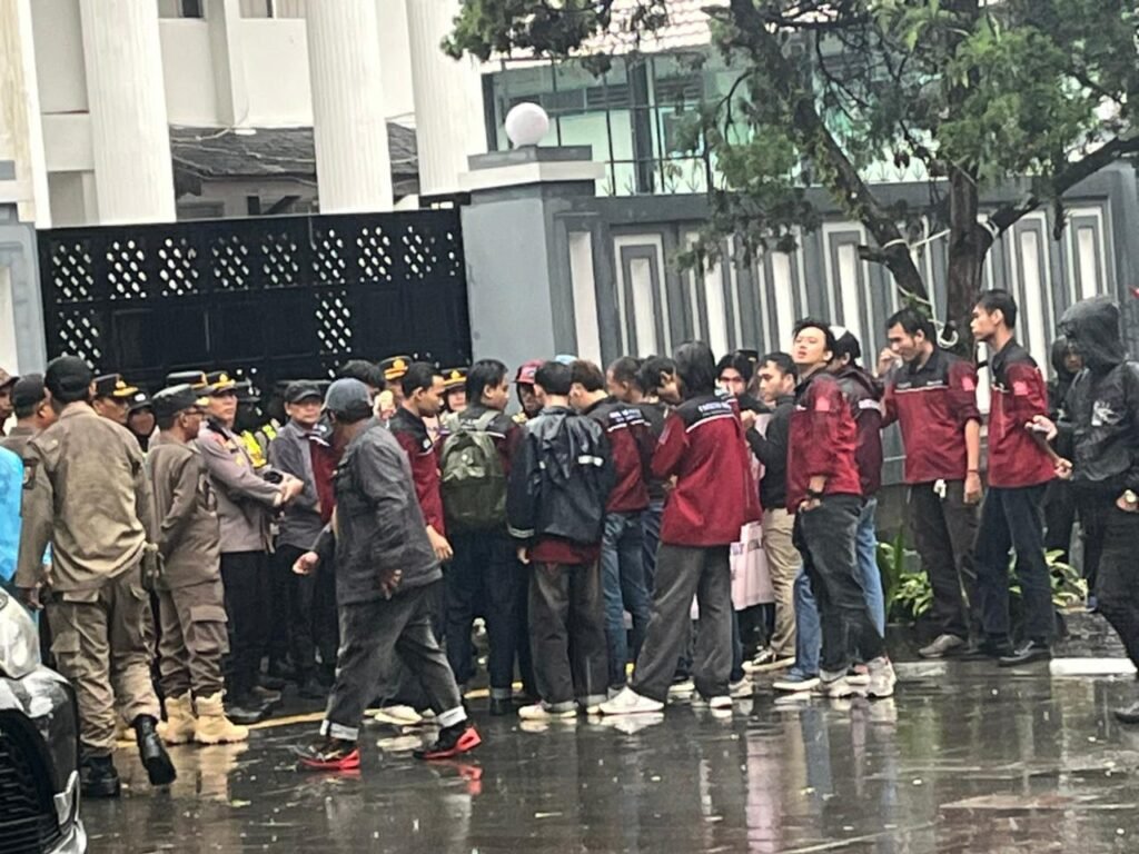 HIMAKUM Soroti Keterlambatan Publikasi LHP BPK 2024, DPRD Kota Sukabumi Diminta Transparan dan Gelar Konferensi Pers 2 WhatsApp Image 2025 11 18 at 18.07.47