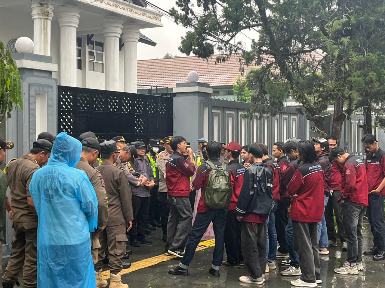 HIMAKUM Soroti Keterlambatan Publikasi LHP BPK 2024, DPRD Kota Sukabumi Diminta Transparan dan Gelar Konferensi Pers 1 WhatsApp Image 2025 11 18 at 18.07.47 3