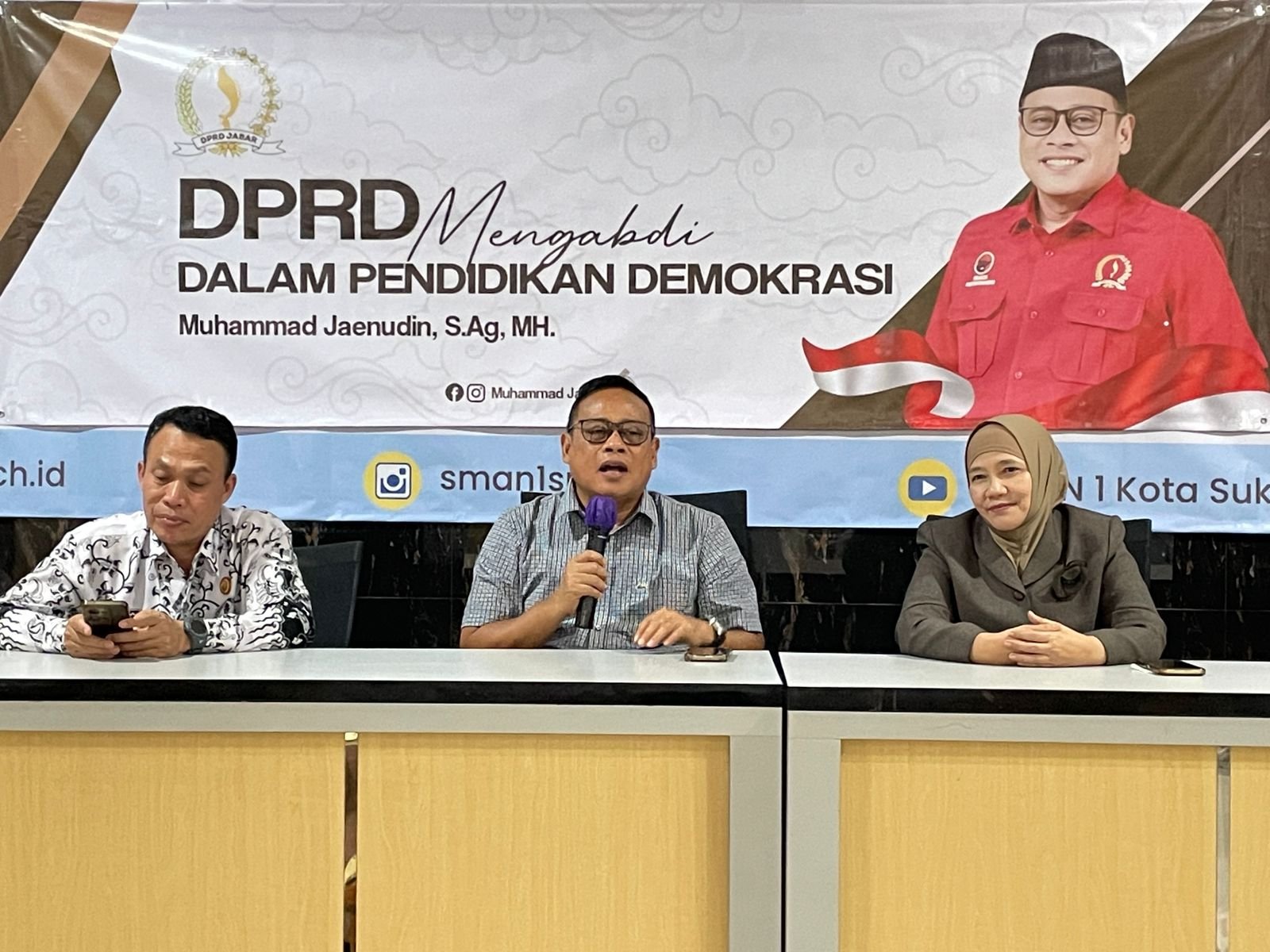 Anggota DPRD Jabar Muhammad Jaenudin Beri Pendidikan Demokrasi kepada Siswa SMA Negeri 1 Kota Sukabumi 3 WhatsApp Image 2025 11 24 at 19.58.42