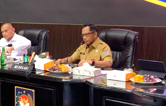 Para Bupati Mengaku Tak Mampu Atasi Banjir Besar, Pemerintah Pusat Ambil Alih Distribusi Logistik ke Aceh 2 Screenshot 2025 12 01 170521