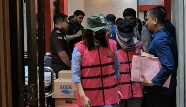 Kejari Tanjung Perak Surabaya Tahan Pimpinan Pelindo 3 dan APBS dalam Kasus Dugaan Korupsi Pemeliharaan Kolam Pelabuhan 5 Screenshot 2025 12 01 193430 1