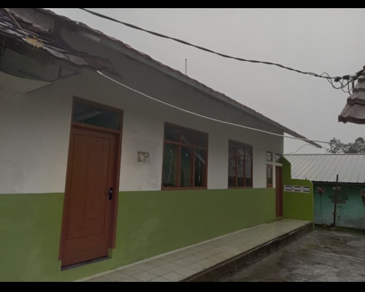 Ruang Kelas Baru Yayasan Amaliah Nyomplong Diresmikan, Warga RW 06 Kompak Wujudkan Fasilitas Pendidikan. 3 WhatsApp Image 2025 12 10 at 18.01.59 1