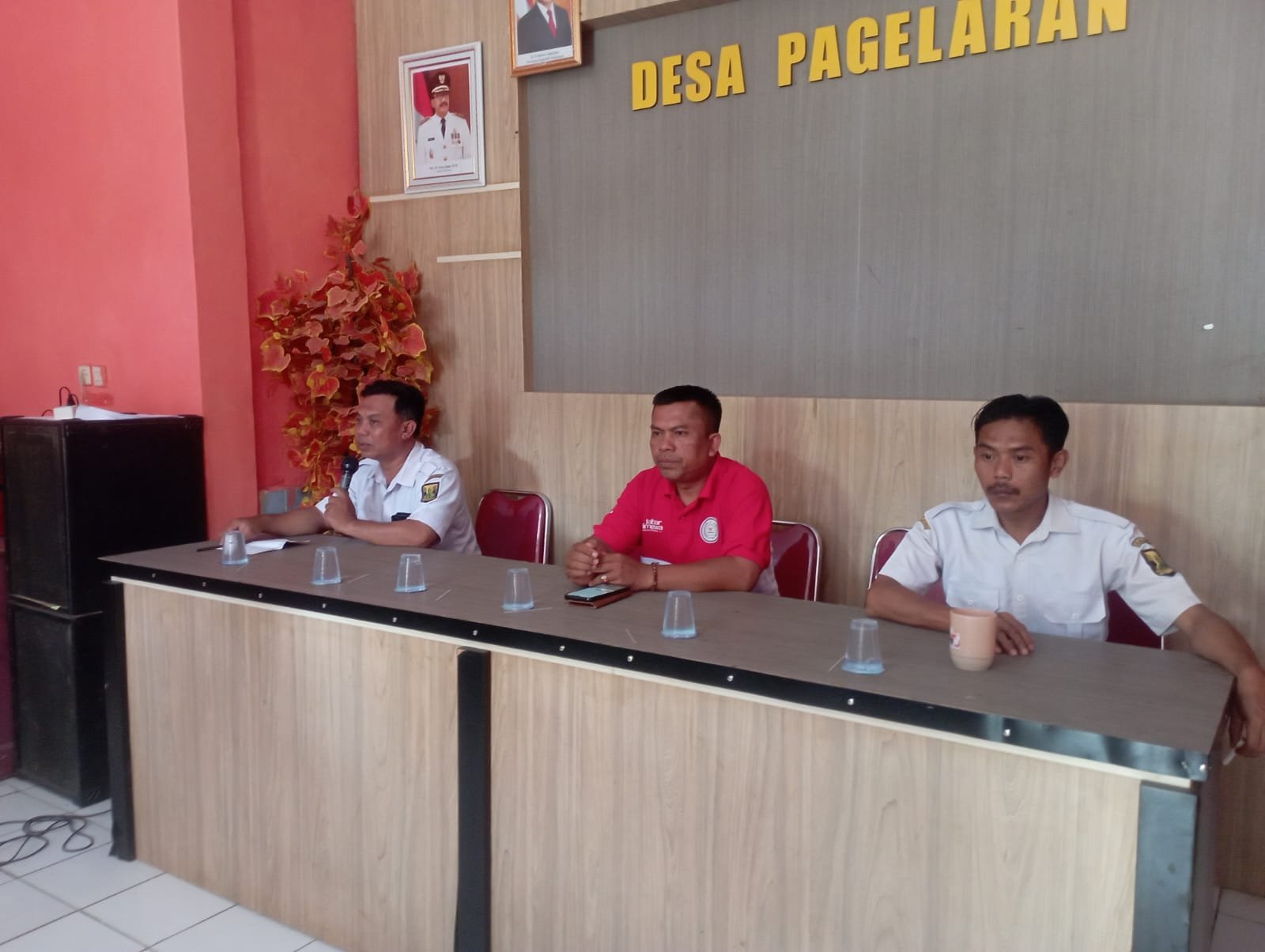 Pembagian Insentif Karang Taruna dan LPM Desa Pagelaran, Kades Tekankan Sinergi Membangun Desa 1 WhatsApp Image 2025 12 12 at 07.00.46