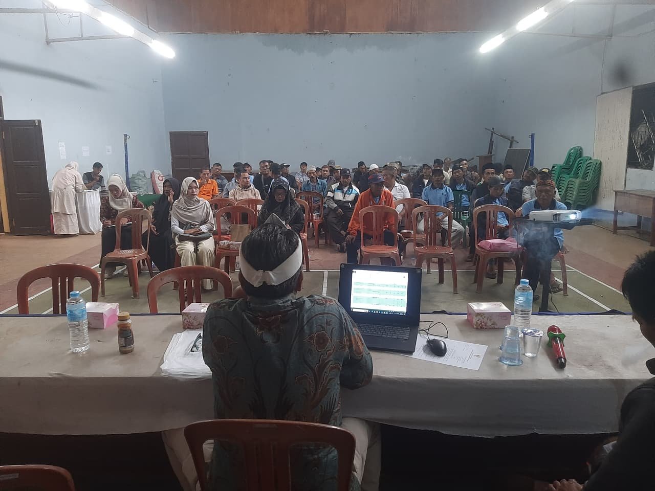 Musyawarah Desa Purabaya Bahas Data Keluarga Miskin Semester II 2025, Camat Tekankan Akurasi dan Transparansi Pendataan 1 WhatsApp Image 2025 12 12 at 07.06.49 1