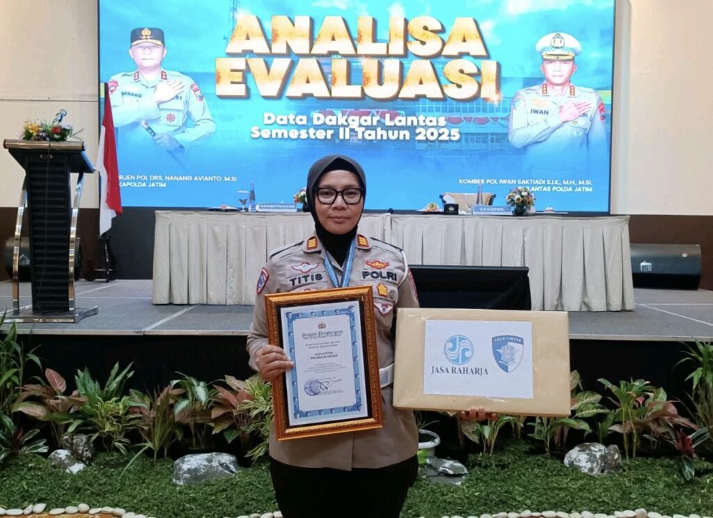 Satlantas Polres Sumenep Raih Penghargaan Terbaik I Penurunan Angka Kecelakaan Lalu Lintas Triwulan III Tahun 2025 2 WhatsApp Image 2025 12 16 at 19.45.43