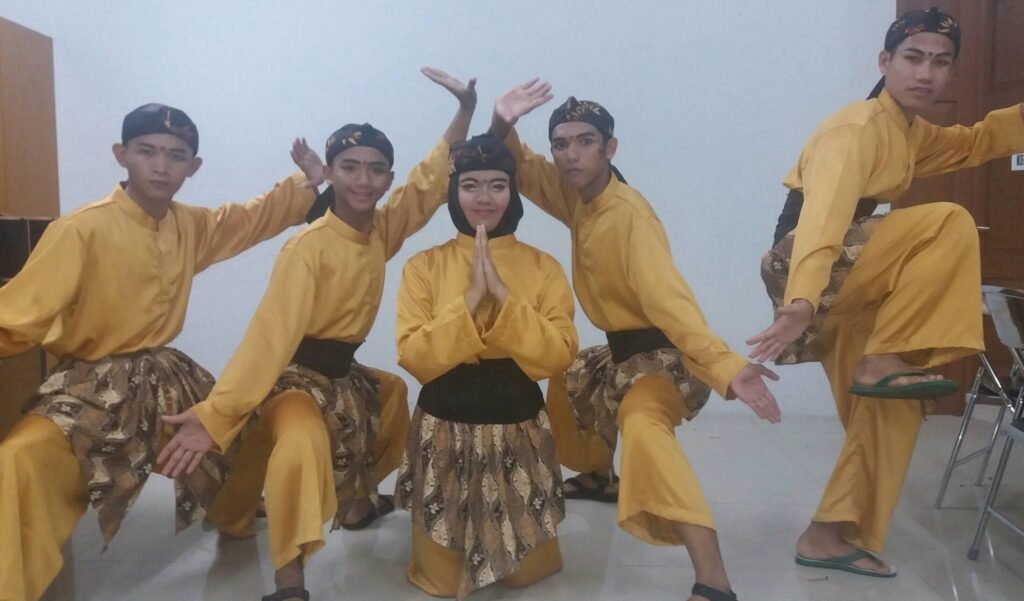 50 Tahun Mengabdi, SMK PGRI Palabuhanratu Bangkitkan Marwah Sekolah Legendaris Lewat Seni dan Budaya Sunda 2 WhatsApp Image 2026 02 02 at 14.48.15