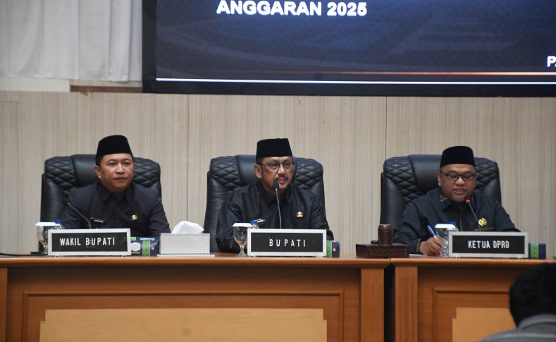 PARIPURNA DPRD, BUPATI SAMPAIKAN CAPAIAN INDIKATOR MAKRO PEMBANGUNAN 2025 1 Screenshot 2026 03 31 200930