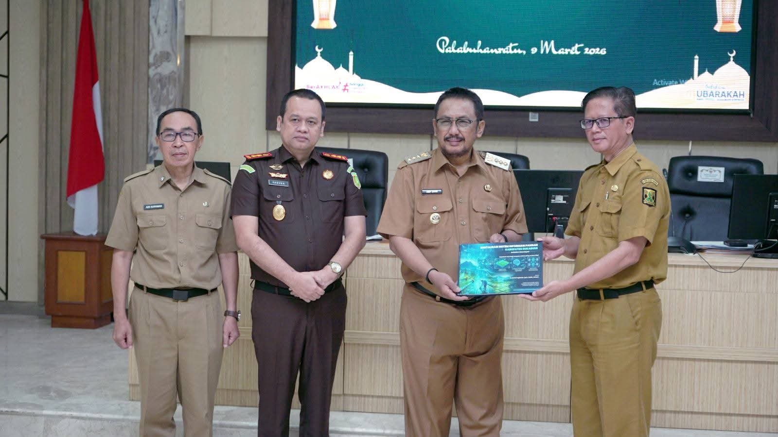 Bupati Sukabumi Instruksikan Camat Siaga H-7 hingga H+7 Lebaran, Pastikan Pelayanan Publik Tetap Optimal 1 WhatsApp Image 2026 03 10 at 3.40.51 AM