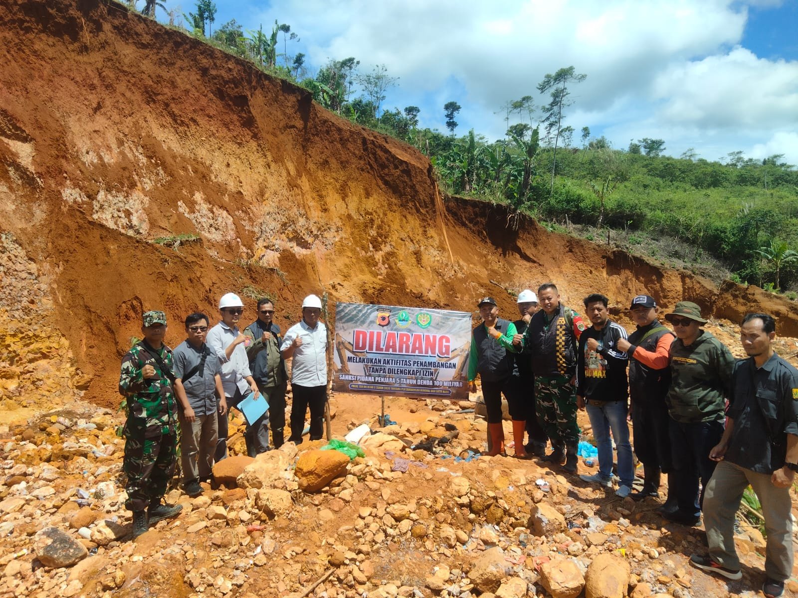 Tambang Ilegal di Sukabumi Terkuak, Indikasi Pencemaran Sungai dan Bukaan Lahan Luas Ditemukan 2 WhatsApp Image 2026 04 11 at 8.48.01 PM