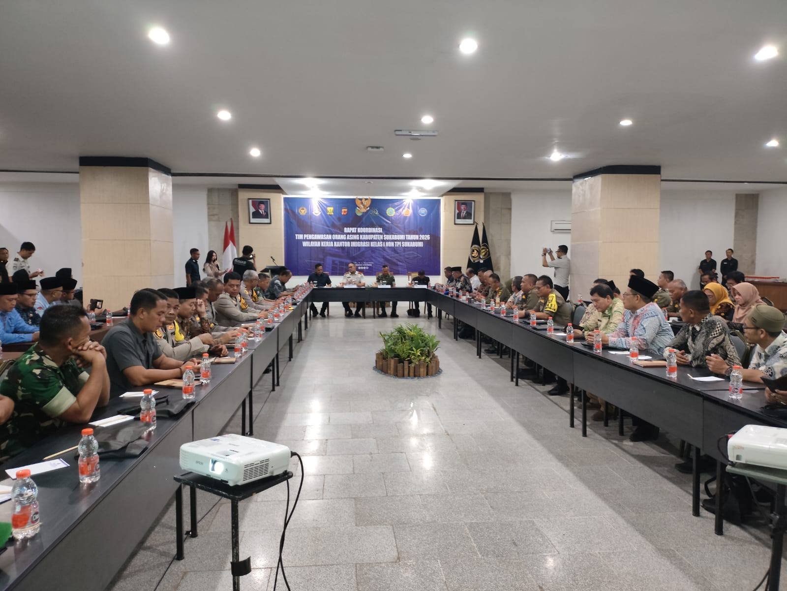 CEGAH POTENSI PELANGGARAN HUKUM, TIMPORA PERKUAT PENGAWASAN TERHADAP KEBERADAAN WNA 2 702716697 1394319506063217 4272172918018127299 n