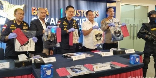Disamarkan dalam Pampers, WN India Coba Selundupkan Emas Rp700 Juta Lewat Bandara Soetta 1 WhatsApp Image 2026 05 11 at 11.23.59 PM