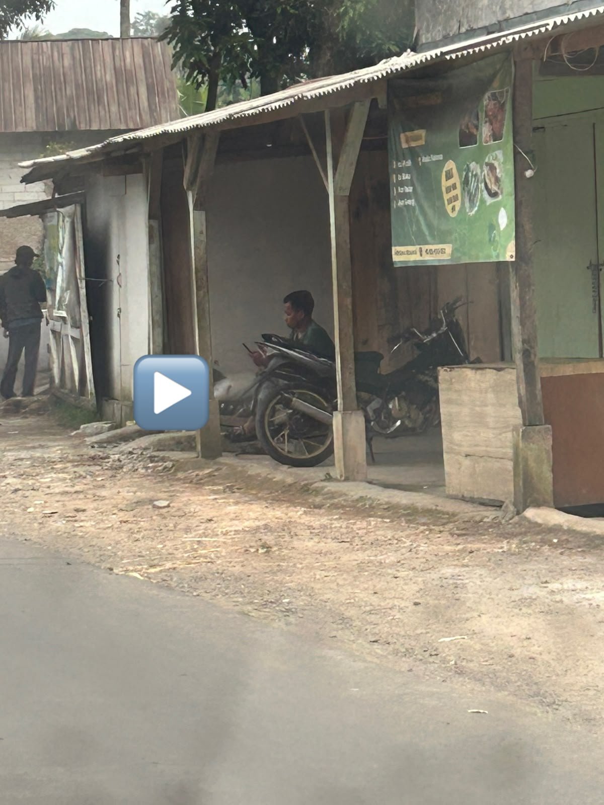 Warung di Priangan Jaya Diduga Jual Obat Keras Bebas, Warga Minta Aparat Bertindak 1 WhatsApp Image 2026 06 02 at 8.34.49 AM