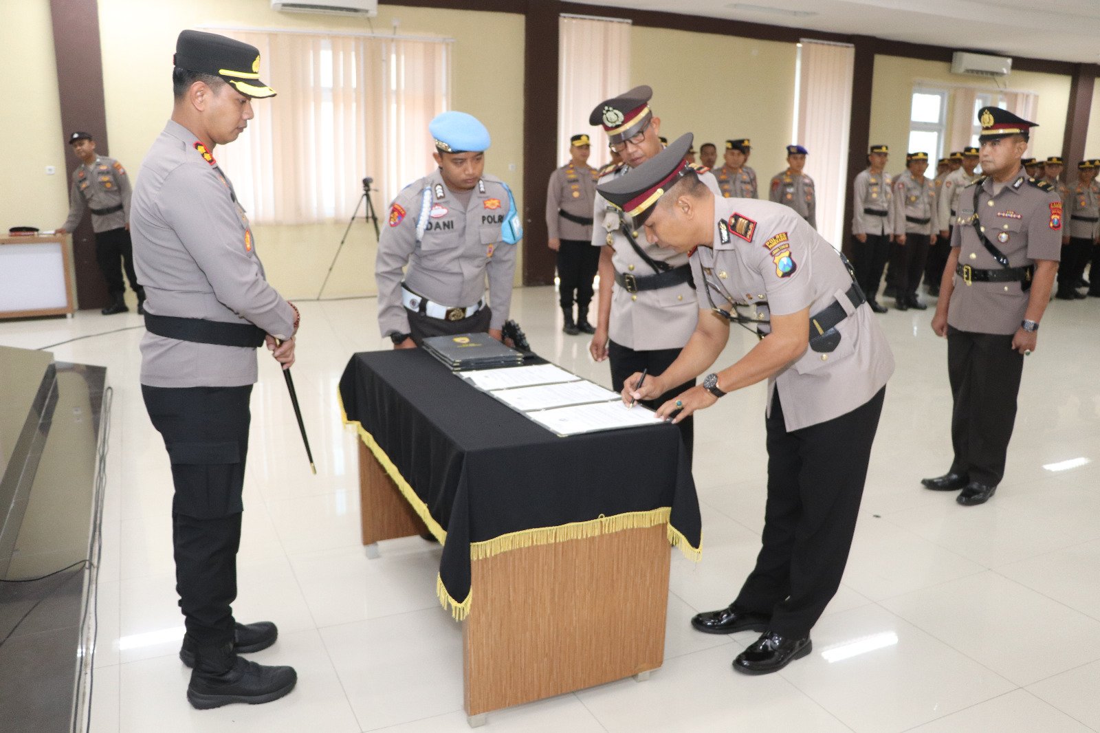 Mutasi Pejabat di Polres Sumenep, Empat Kapolsek Berganti 5 WhatsApp Image 2026 06 09 at 12.53.55 PM
