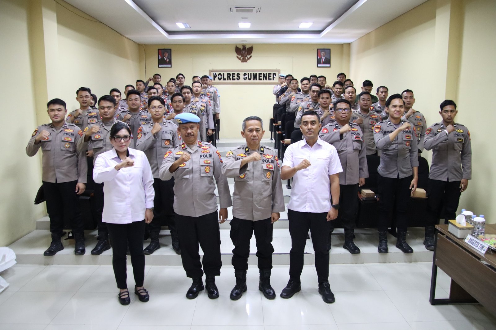 Perkuat Profesionalisme Anggota, Tim Propam Polda Jatim Gelar Pembinaan Etika Profesi di Polres Sumenep 6 WhatsApp Image 2026 06 09 at 15.20.38