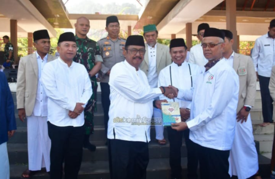 Khatam Akbar dan Gerakan Wakaf 1 Juta Al-Qur’an, Bupati: "Bumikan Al-Qur’an di Kehidupan Masyarakat" 1 Screenshot 2026 07 08 183321
