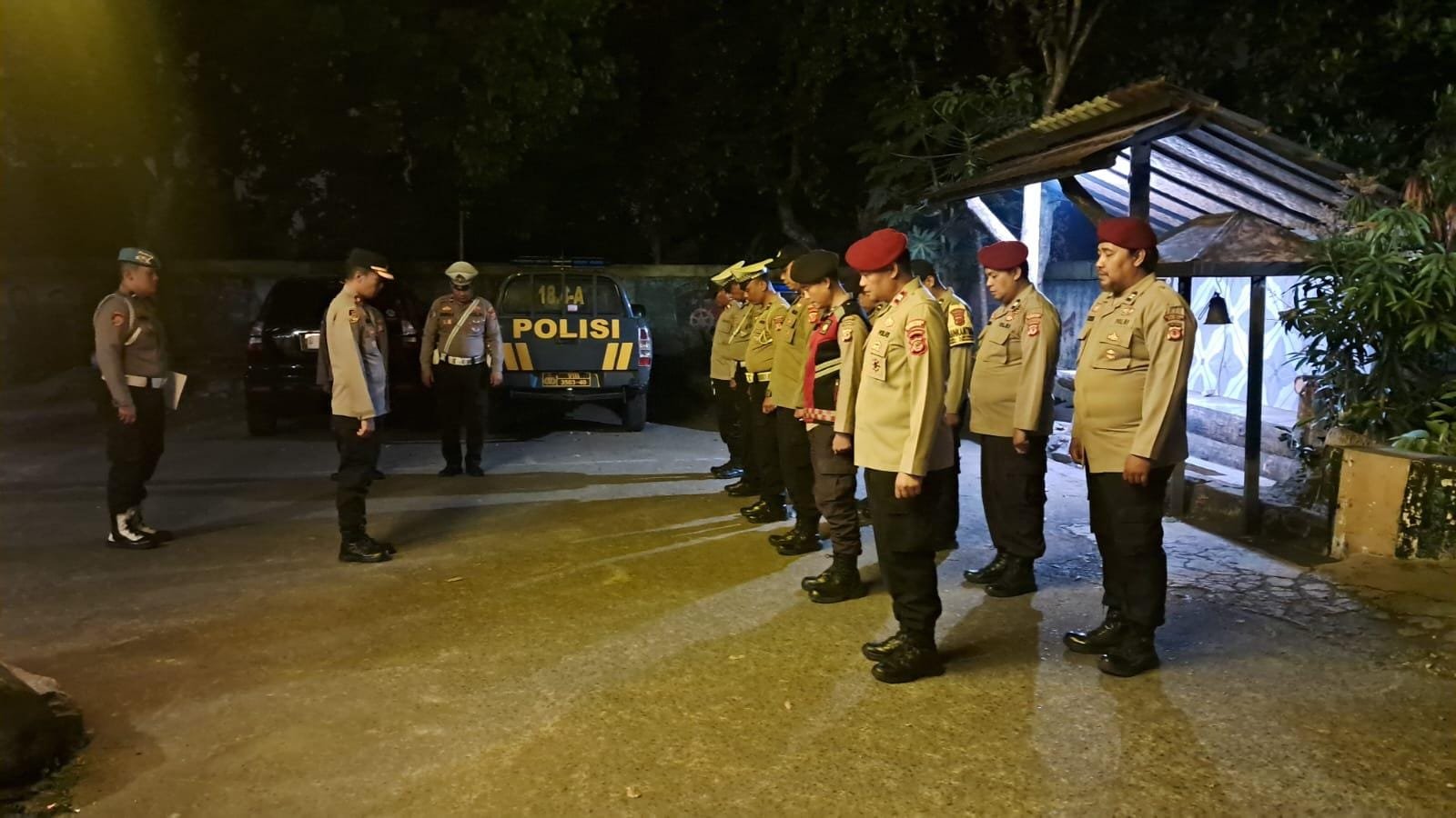 Kapolsek Cidadap Pimpin Patroli KRYD Malam Minggu Berjalan Lancar, Situasi Aman dan Kondusif 4 WhatsApp Image 2026 07 12 at 8.16.23 AM