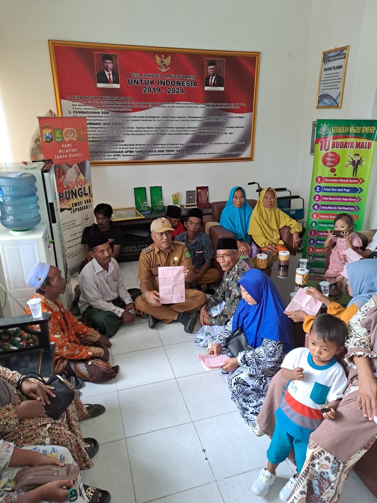 Masyarakat Raas Merasa Kehilangan Atas Pindahnya Camat Subiyakto Yang Kini Emban Tugas Jadi Camat Arjasa. 4 WhatsApp Image 2026 07 15 at 4.39.01 PM