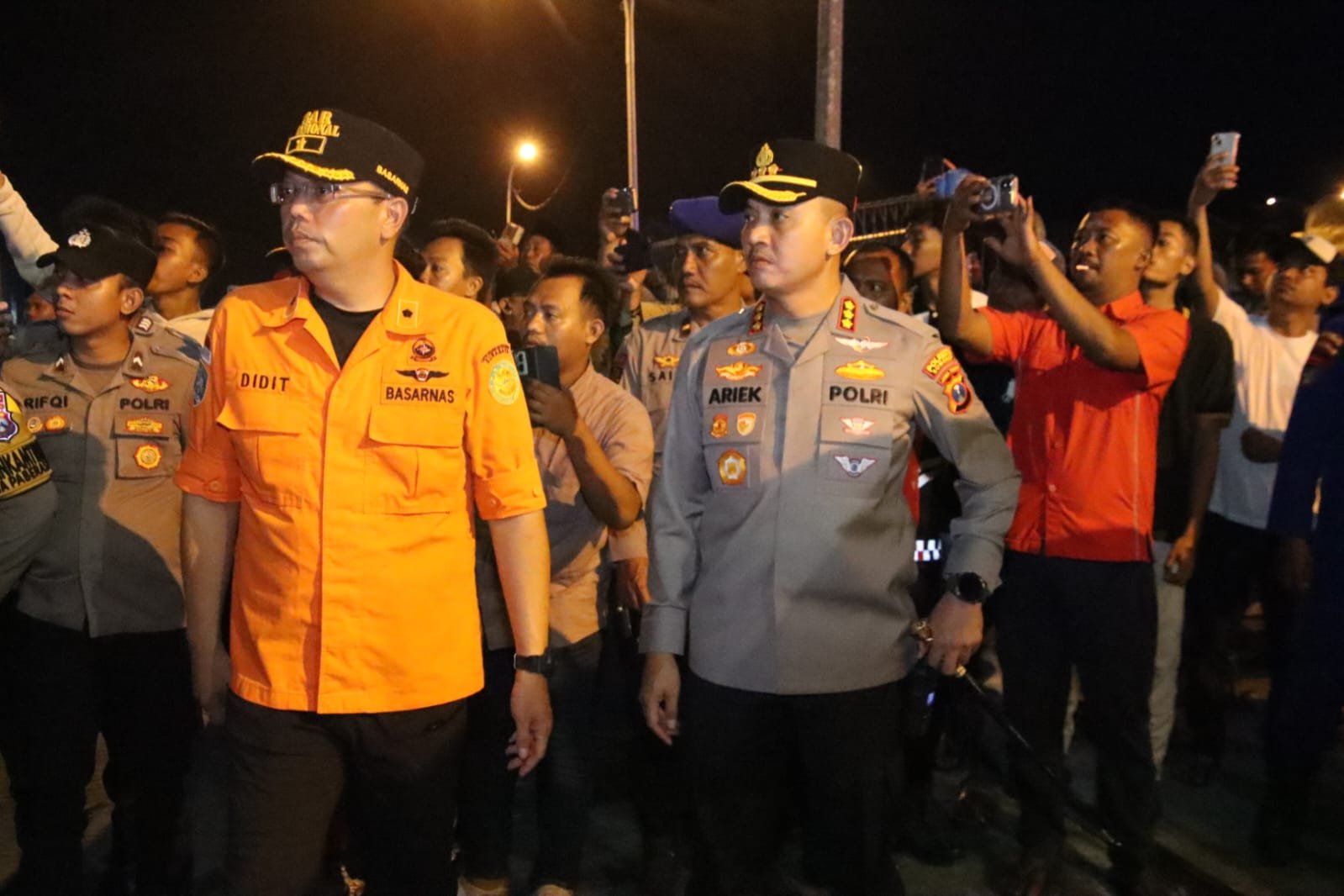 Kapolresta Sumenep Sambut Kedatangan Korban Evakuasi KM Mutiara Sentosa 2 di Pelabuhan Kalianget 3 WhatsApp Image 2026 08 03 at 16.31.07