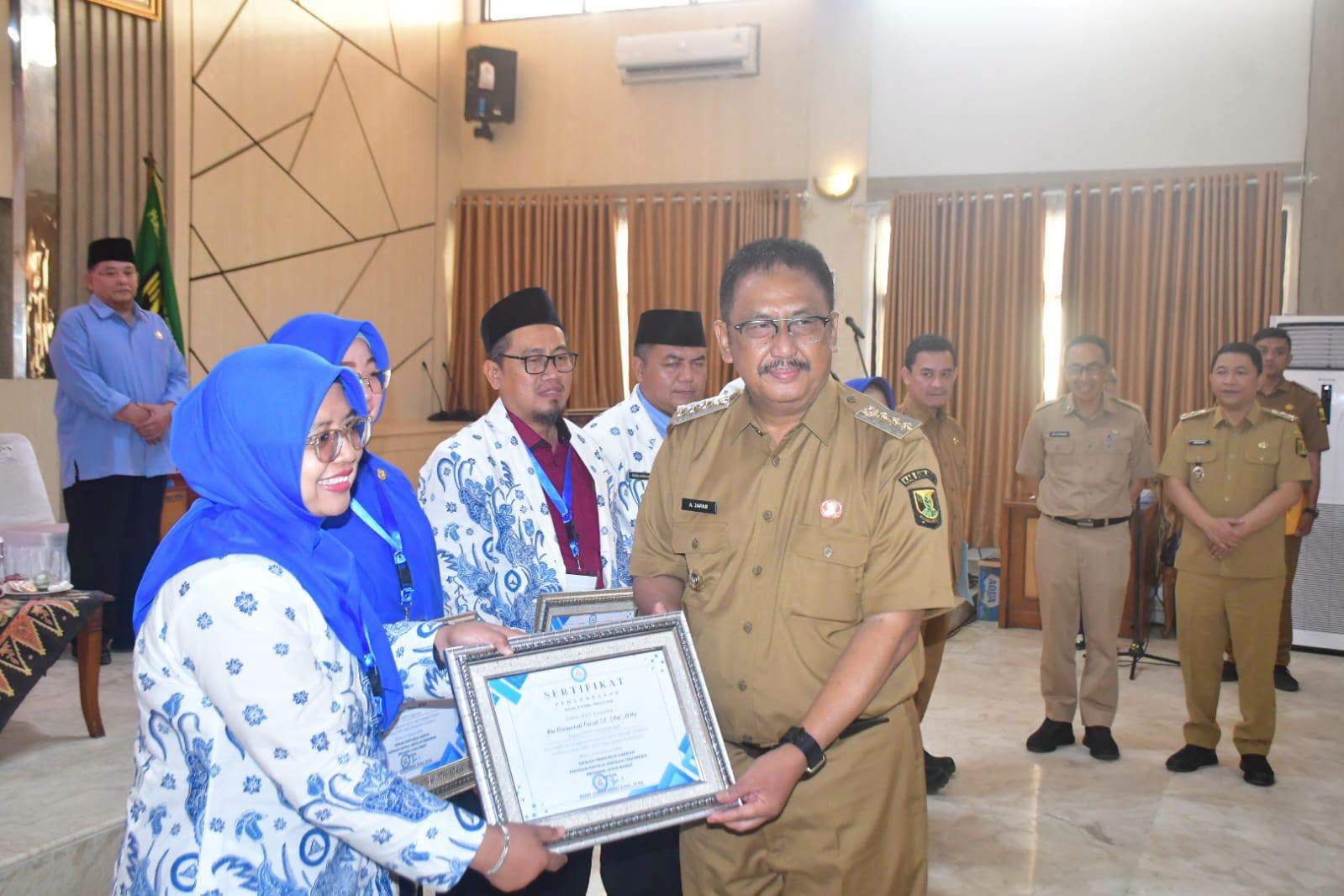 Pembinaan Kepala Sekolah, Bupati Sukabumi Minta Kepentingan Peserta Didik Jadi Prioritas 2 810421370 1111305861847729 4037190038733069820 n