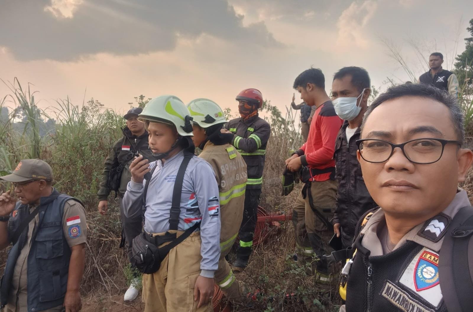Gercep, Polsek Cidadap Bersama Forkopimcam, Damkar dan Warga Tangani Kebakaran Alang-Alang dan Pohon Bambu 2 WhatsApp Image 2026 09 17 at 09.02.08