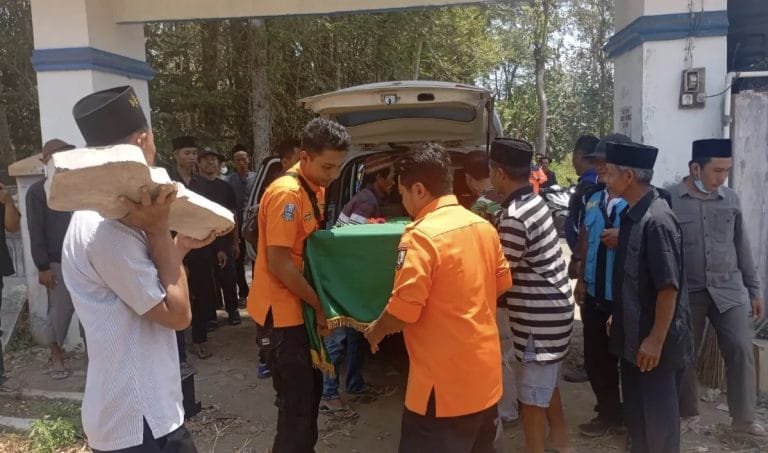 Jenazah Mahmud Sahudi, Korban KMP Virgo Transport 8 Asal Jember, Teridentifikasi 1 WhatsApp Image 2026 09 27 at 1.13.05 PM