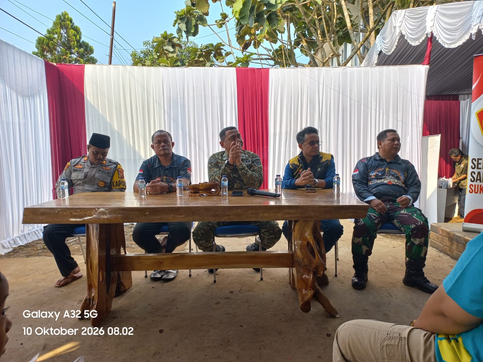 Sentuhan Kepedulian TNI di Purabaya: 61 Anak Ikuti Khitanan Massal, Warga Terima Santunan 1 WhatsApp Image 2026 10 10 at 10.44.14 PM