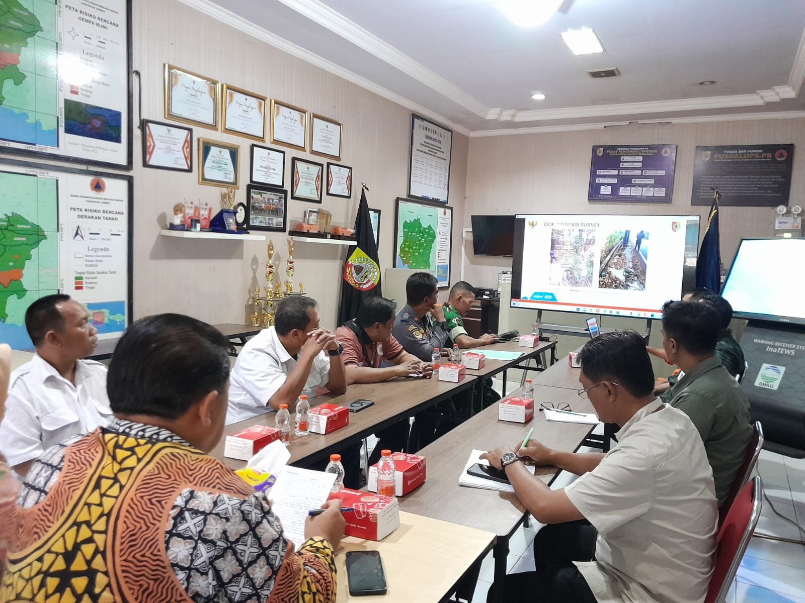 BPBD Jember Antisipasi Ancaman Longsor, Jalur Vital Jember-Banyuwangi Diperkuat 1 WhatsApp Image 2026 10 12 at 19.35.12