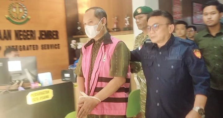 Kasus Korupsi Pengadaan Mamin Mencuat, Kejari Jember Tahan Eks Sekwan 2 WhatsApp Image 2026 10 24 at 15.45.17
